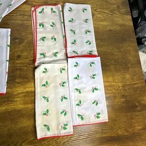 Lillian Vernon Christmas Linens Set‎ 10 Placemats Napkins Holly Berry Hong Kong